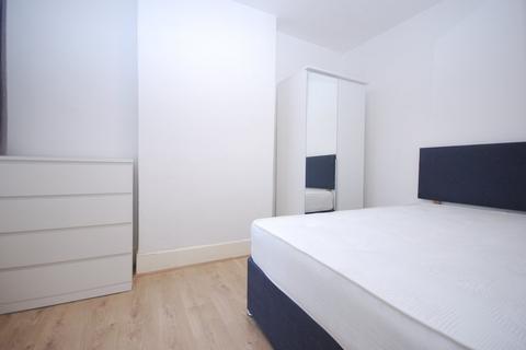 2 bedroom apartment to rent, Coverton Road, Tooting Broadway SW17