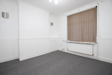 2 bedroom terraced house to rent, Avondale Road, Kettering NN16