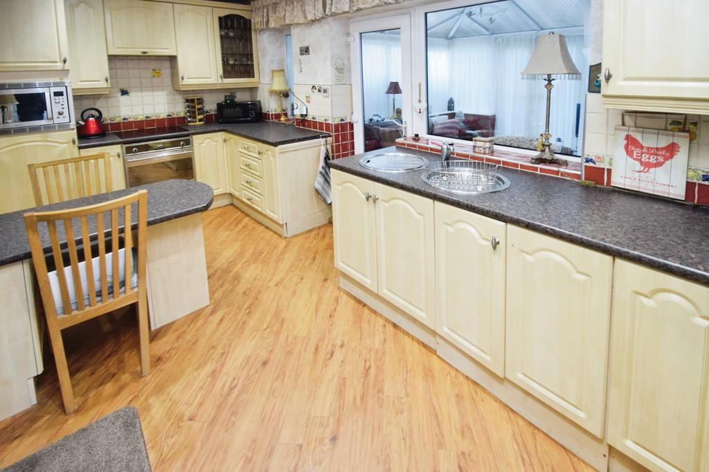 C84828de-Kitchen