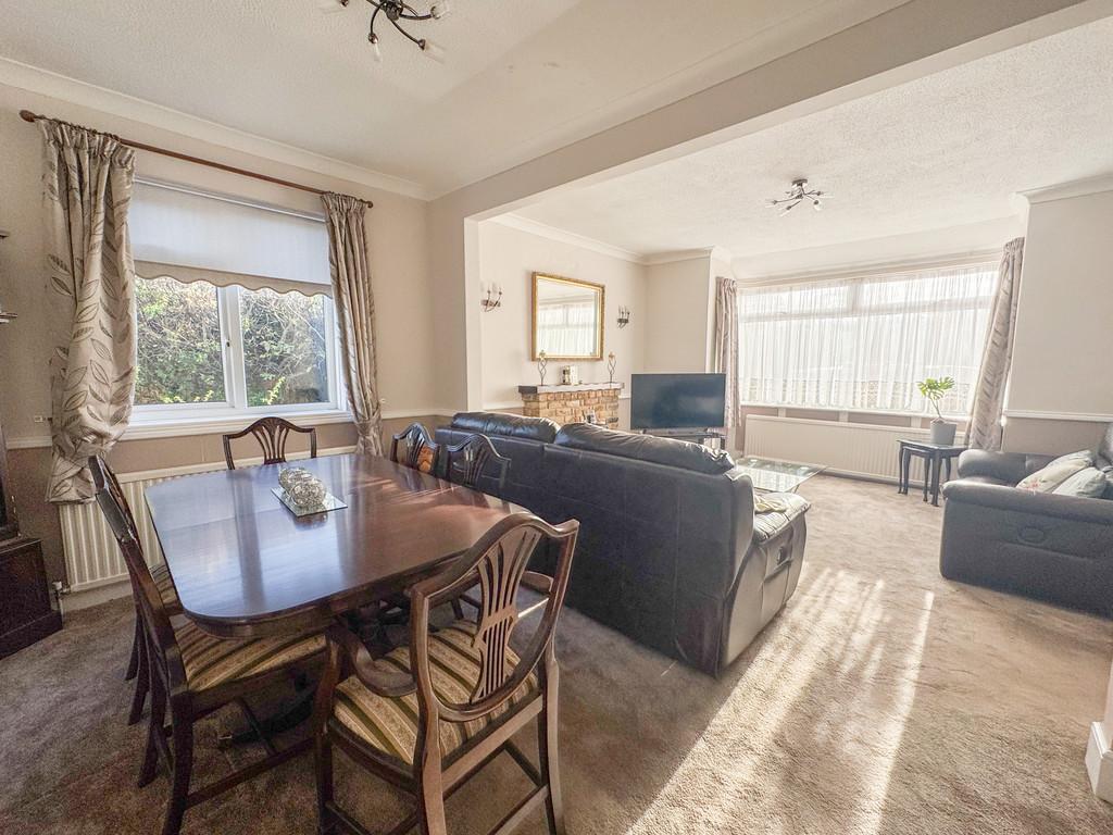 Dining/lounge