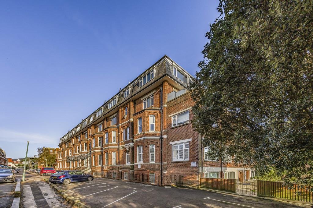 Flat 34, Grand Marine Court, Durley Gardens, Bourn