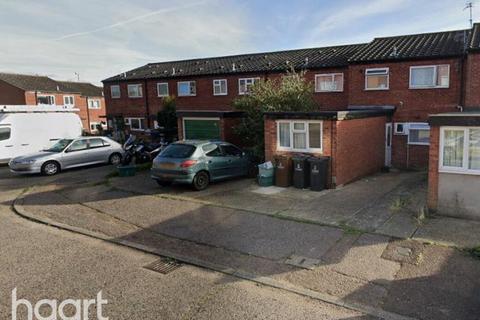 4 bedroom terraced house to rent, Purcell Close, Colchester