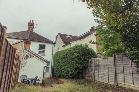 3 bedroom semi-detached house to rent, Ludlow Road