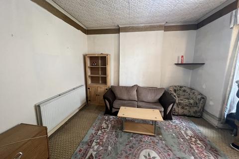 2 bedroom apartment to rent, Villiers Road, Southall