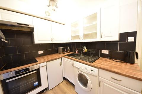 Studio to rent, Priory Road, High Wycombe, Buckinghamshire, HP13