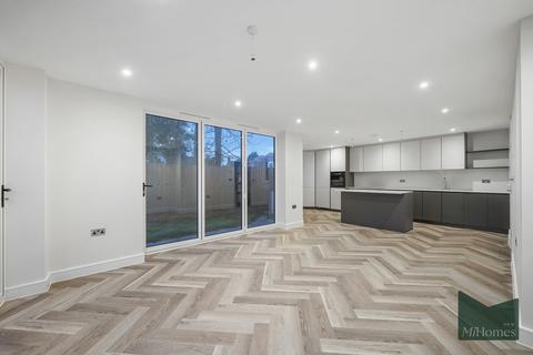 3 bedroom end of terrace house for sale, Scarlet Oaks, Oakwood, N14