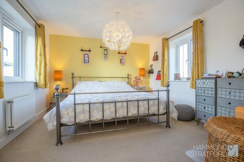 19 Bartram Close, Hethersett, Norwich, NR9 3FX