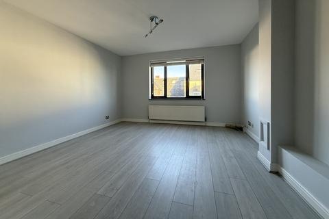 2 bedroom apartment to rent, Portland Road, South Norwood