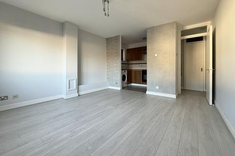 2 bedroom apartment to rent, Portland Road, South Norwood