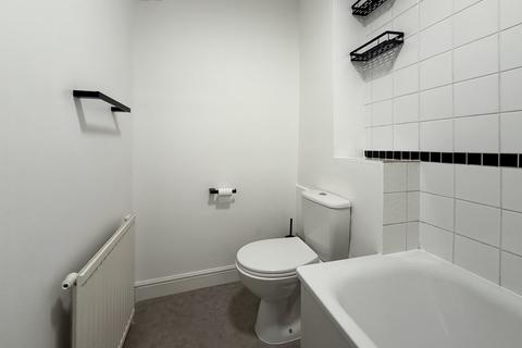 2 bedroom apartment to rent, Portland Road, South Norwood