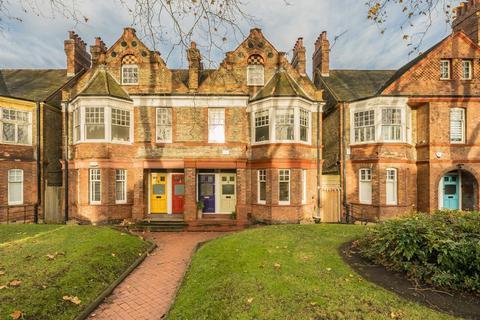 3 bedroom flat for sale, Mount Nod Road, London SW16