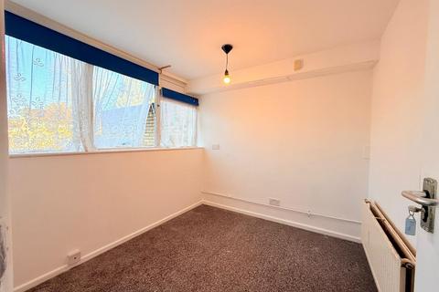 5 bedroom terraced house to rent, Sanctuary Cl, Uxbridge UB9