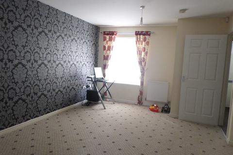 3 bedroom semi-detached house to rent, Bainbridge Road, Smethwick, B66 4SS