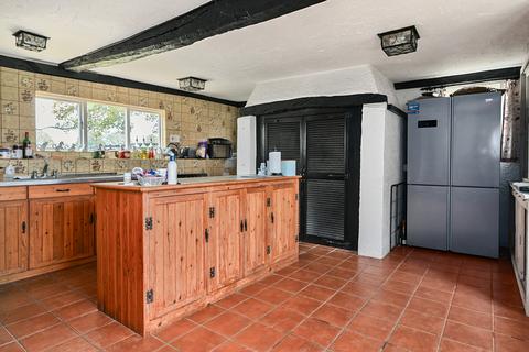 5 bedroom detached house for sale, Moats Lane, South Nutfield