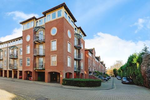 3 bedroom apartment for sale, Asturias Way, Southampton SO14