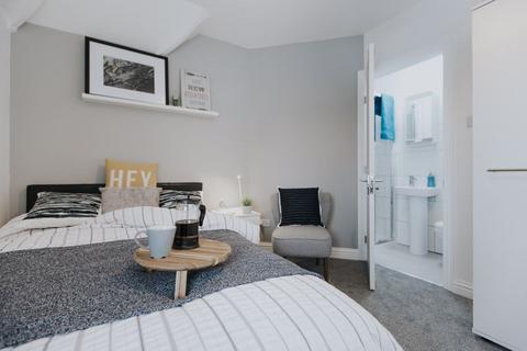 undefined, EN-SUITE ROOM TO SUIT PROFESSIONALS