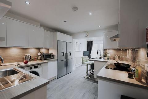 undefined, EN-SUITE ROOM TO SUIT PROFESSIONALS