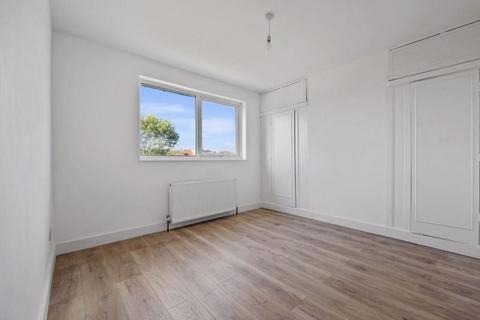 3 bedroom terraced house to rent, Windermere Avenue, London SW19