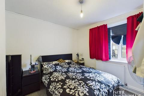 1 bedroom flat to rent, New Road, Chatham