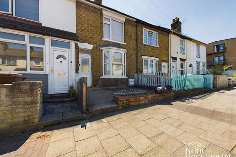 3 bedroom terraced house to rent, Trafalgar Street, Gillingham