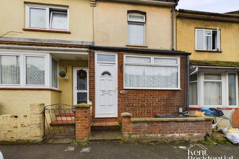 3 bedroom terraced house to rent, Charter Street, Gillingham