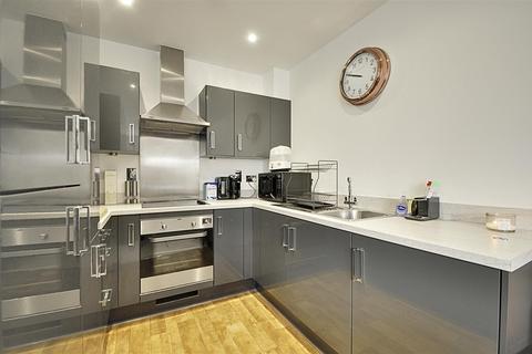 1 bedroom apartment to rent, Mayfair Court, Hunting Place, Heston