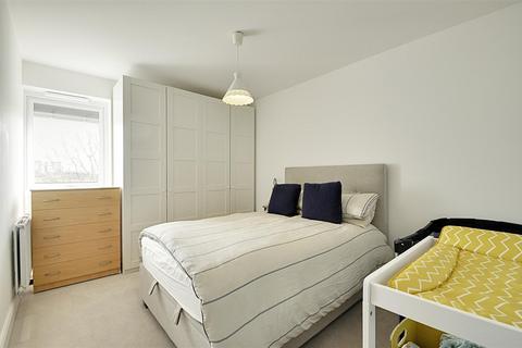 1 bedroom apartment to rent, Mayfair Court, Hunting Place, Heston