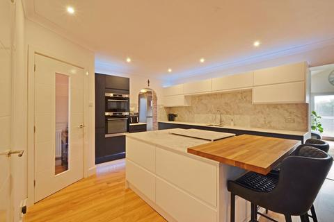 27 Central Avenue, St Austell, PL25 4JG