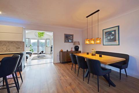 27 Central Avenue, St Austell, PL25 4JG
