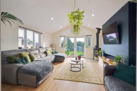 27 Central Avenue, St Austell, PL25 4JG