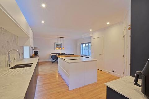 27 Central Avenue, St Austell, PL25 4JG