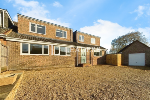 4 bedroom detached house to rent, Crudwell