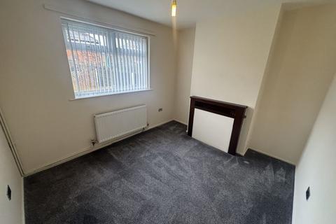 3 bedroom semi-detached house to rent, Devoke Grove, Farnworth