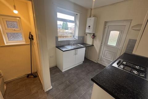 3 bedroom semi-detached house to rent, Devoke Grove, Farnworth