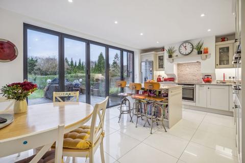 17 School Close, High Wycombe, HP11 1PH