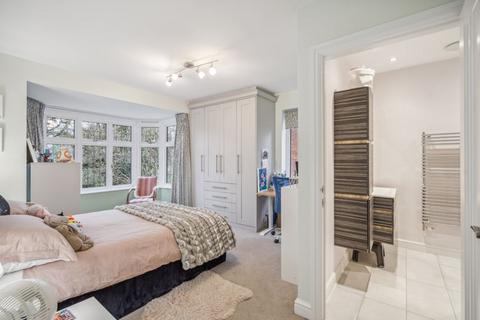 17 School Close, High Wycombe, HP11 1PH
