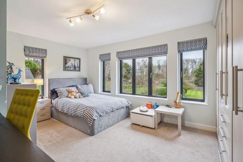 17 School Close, High Wycombe, HP11 1PH