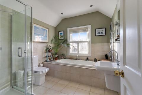 64 Chobham Road, Ascot, SL5 0HG