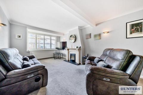 4 bedroom semi-detached house for sale, Raeburn Road, Sidcup