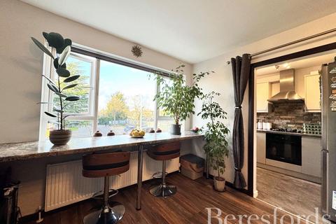 Flat 12, Scott House Benjamin Close, Hornchurch, RM11 1DA