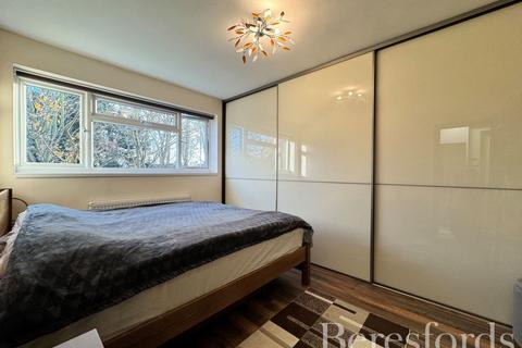 Flat 12, Scott House Benjamin Close, Hornchurch, RM11 1DA