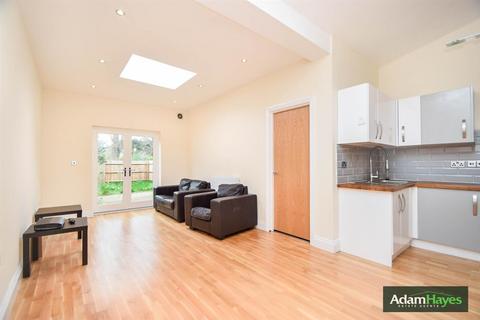 3 bedroom apartment to rent, Windsor Road, London N3