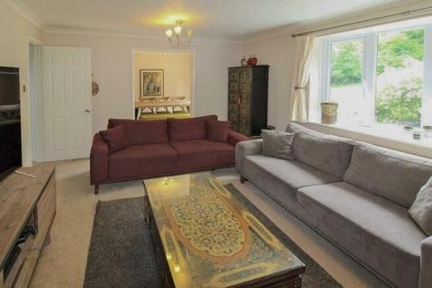 4 bedroom detached house to rent, Willwell Drive, West Bridgford, Nottingham, Nottinghamshire, NG2