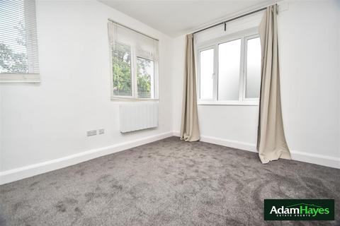 2 bedroom apartment to rent, Windsor Road, London N3