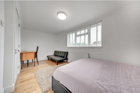 5 bedroom townhouse to rent, Woodfarrs, London SE5