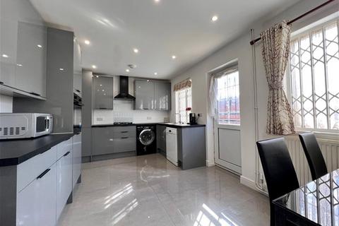 4 bedroom semi-detached house to rent, Fordham Road, New Barnet, New Barnet