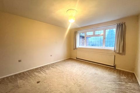 3 bedroom detached house to rent, Hillside Road, Aldershot GU11