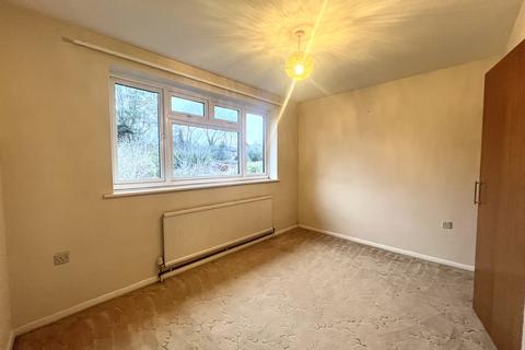 3 bedroom detached house to rent, Hillside Road, Aldershot GU11