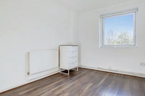 3 bedroom flat to rent, Peckham Park Road, London SE15