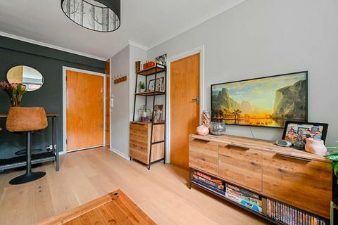 1 bedroom flat for sale, Upper Richmond Road, London SW15